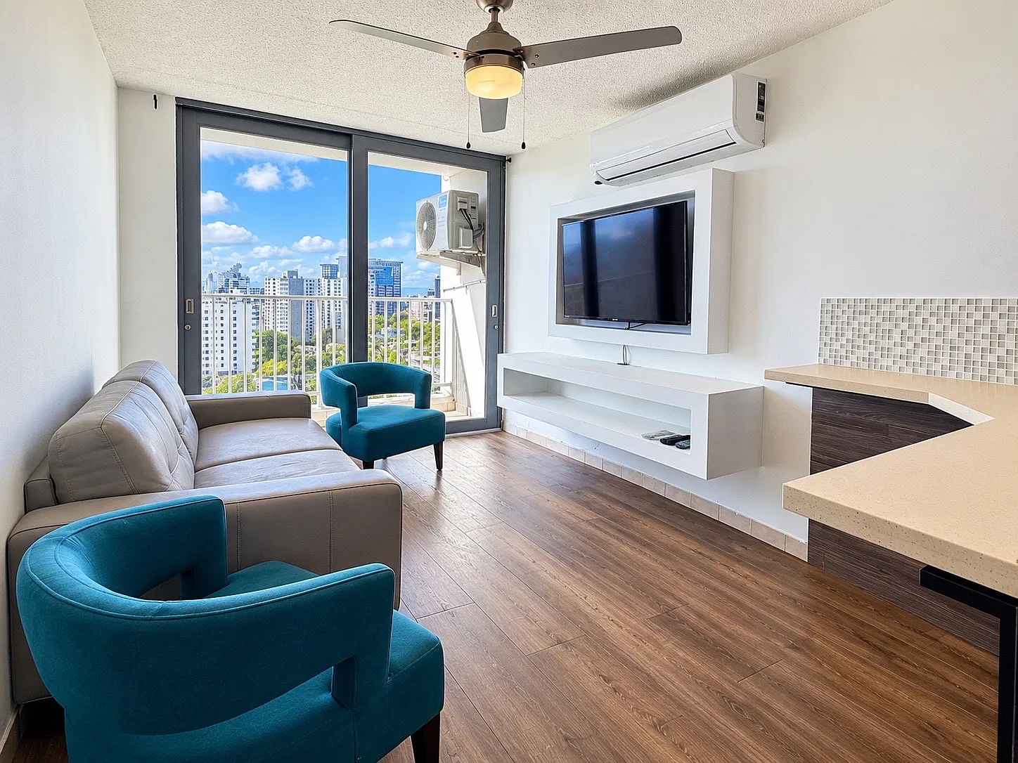 1 bed, 1.0 bath, $1,700 — Photo 2