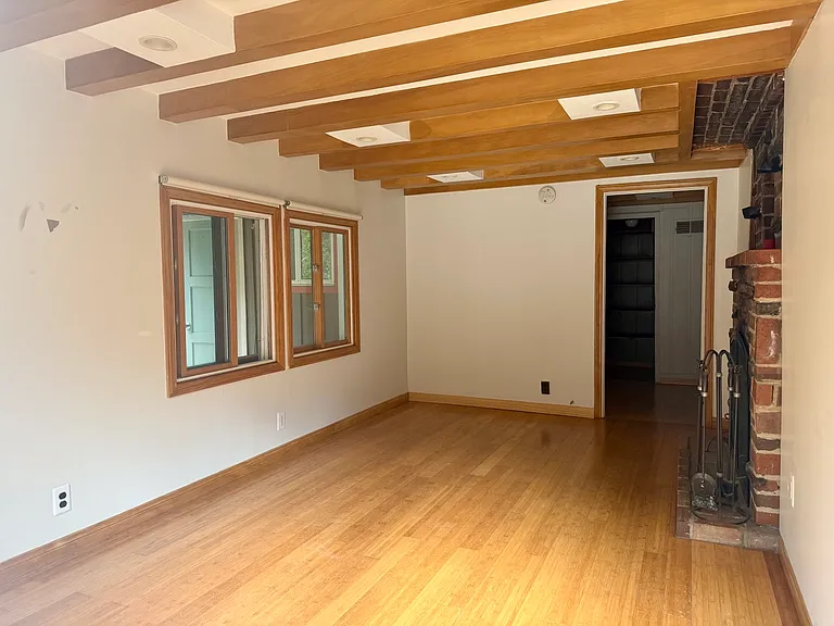 2160 Stanley Hills Dr — Photo 5