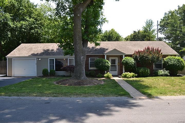 1st image of 2 Charlotte Dr