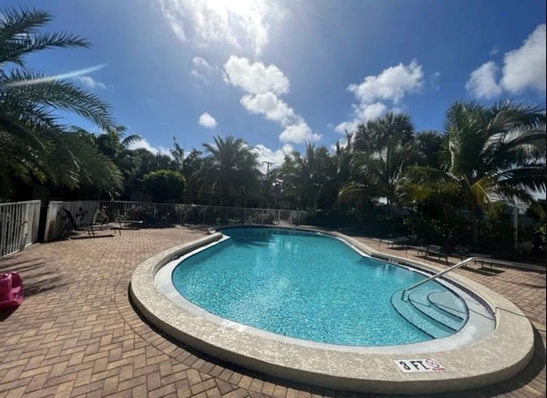2 bed, 800 sqft, $1,995 — Photo 2