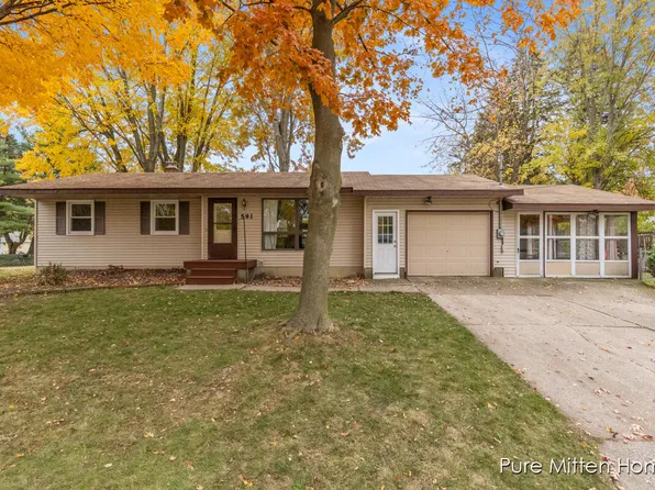 591 Fairway Dr NW, Grand Rapids, MI 49534