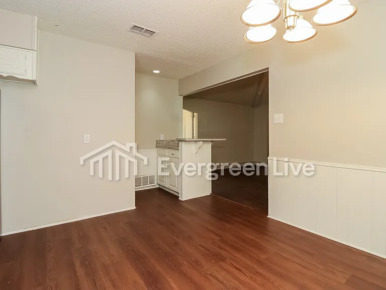 2417 Meadow Vw — Photo 10