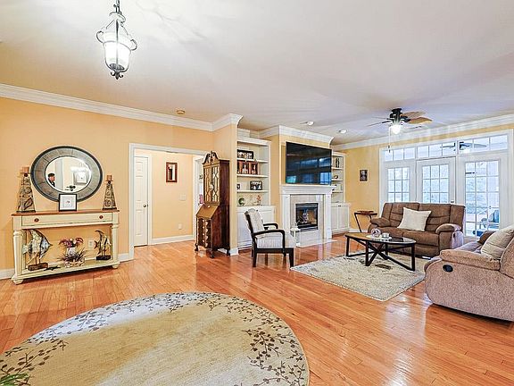 3rd image of 4416 Parkland Dr.