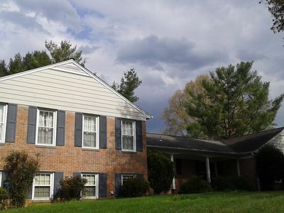 9530 Locust Hill Dr, Great Falls, VA, 22066