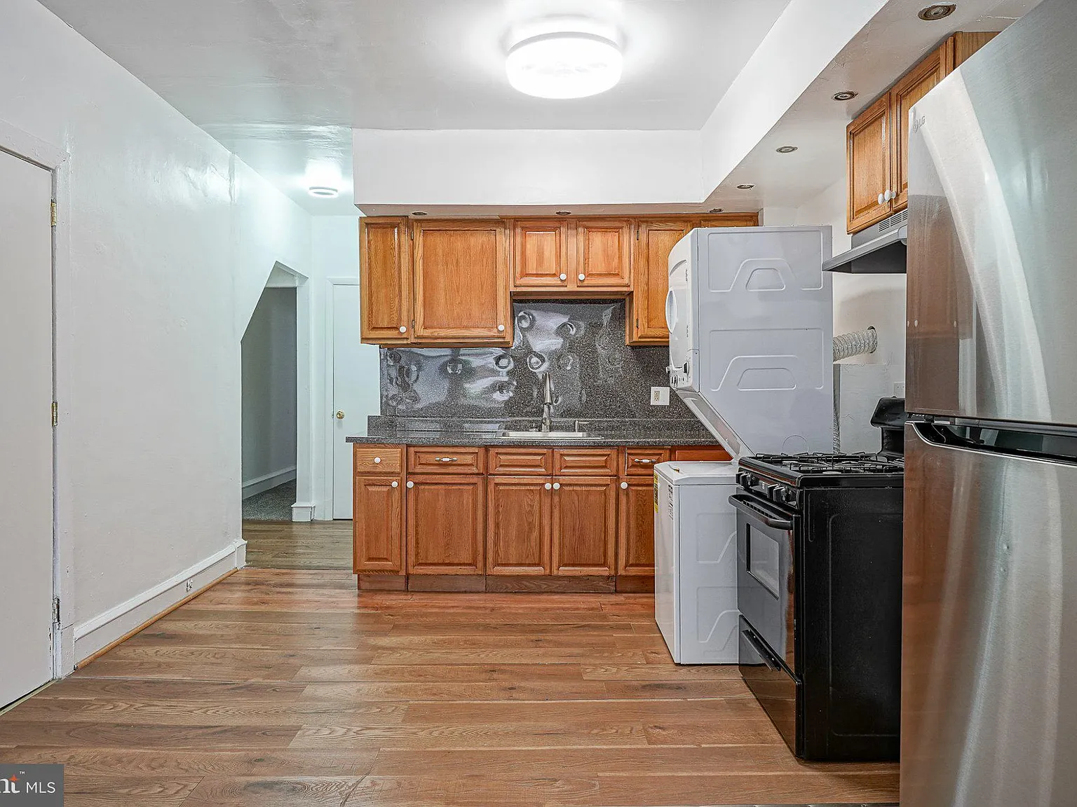 2 bed, 1.0 bath, 850 sqft, $1,700 — Photo 3