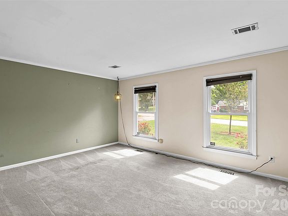 3rd image of 603 Colonial Dr