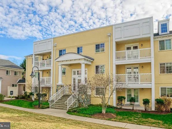 4113 S Four Mile Run Dr Unit 201, Arlington, VA 22204