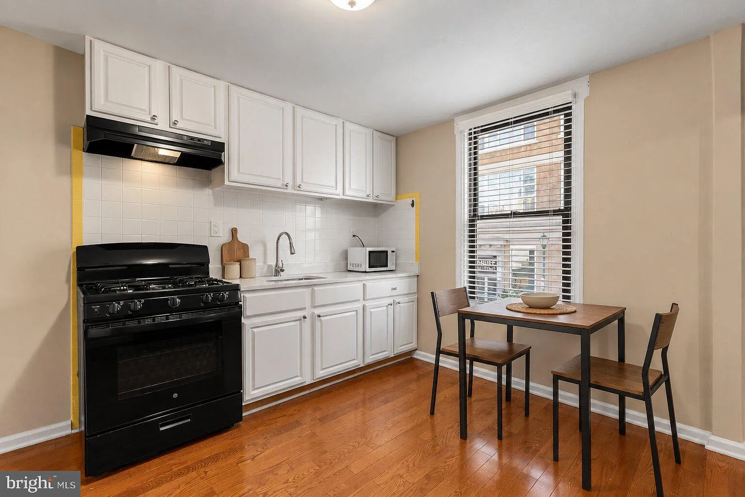 2319 Walnut St — Photo 4