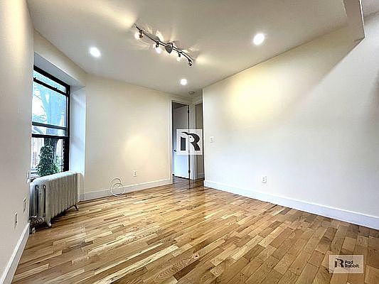 3rd image of 716 Jefferson Ave #B55