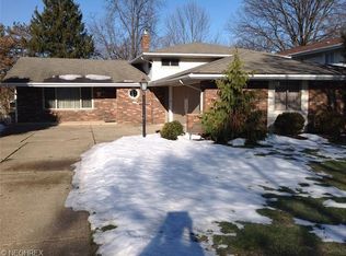 21601 Nottingham Dr, Fairview Park, OH