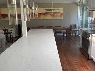 2 Wembley Ln, Mercer Island, WA 98040