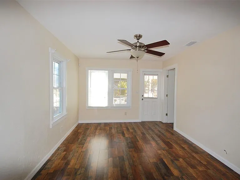247 Short St — Photo 2