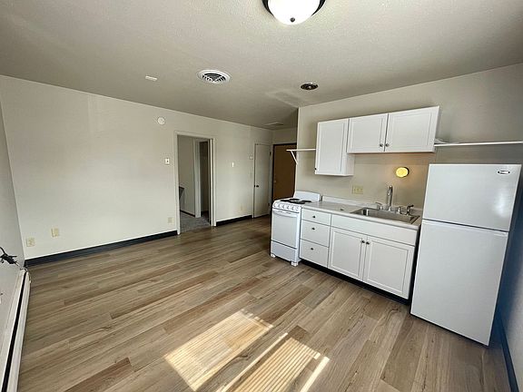 2nd image of 9 1/2 9th St S Unit 6