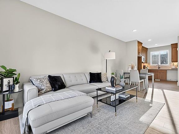 2nd image of 643 N 53rd Ave SW