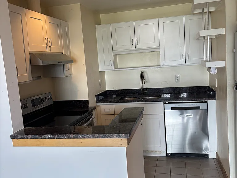 1909 Broadway E #3 — Photo 6