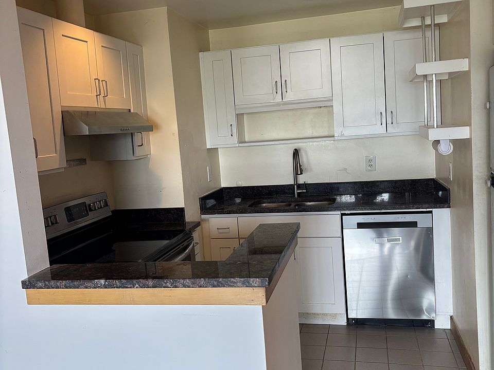 2nd image of 1909 Broadway E #1905