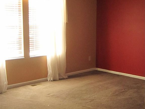 4th image of 2242 Siesta Dr
