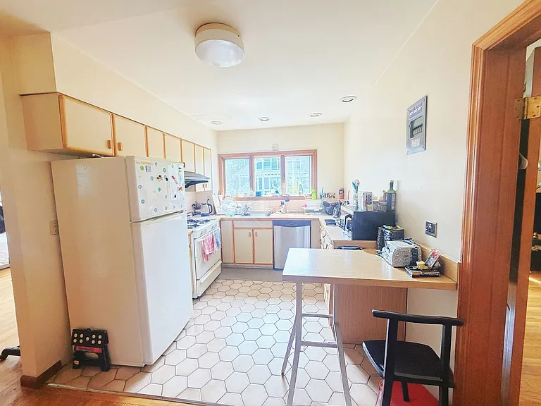 86 Coolidge St #3 — Photo 2