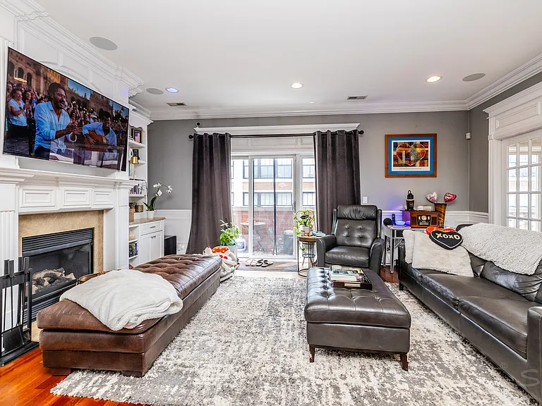 2540 W Diversey Ave #401 — Photo 5