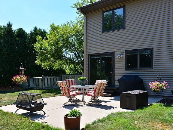 4th image of 746 Heritage Ct