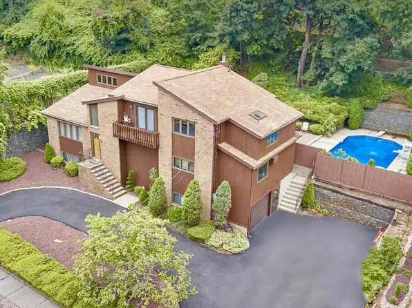 814 Bard Avenue image 1 of 32