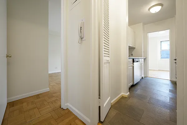 Rented by Buchbinder & Warren | media 16