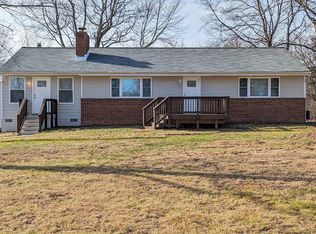 5704 Artemus Rd, Gainesville, VA 20155