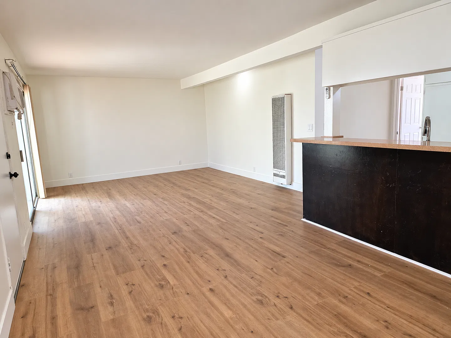 6416 Woodley Ave. — Photo 4