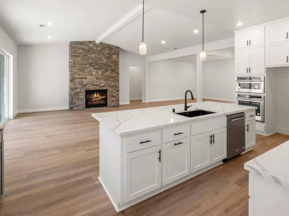 404 Canyon Creek Dr, Auburn, CA 95603