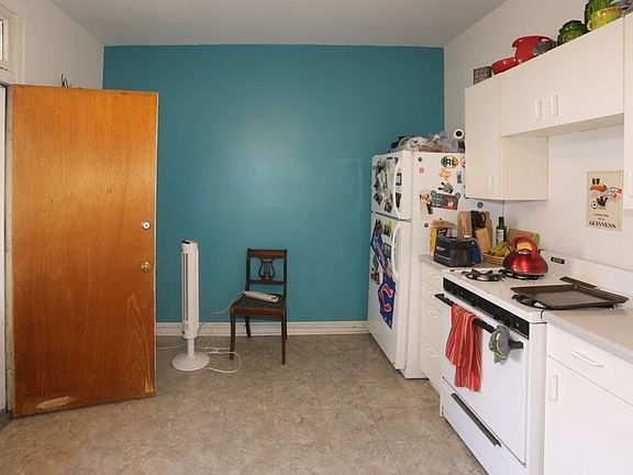 5th image of 821 W Newport Ave #F4