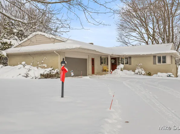 286 Shore Haven Dr SE, Grand Rapids, MI 49546