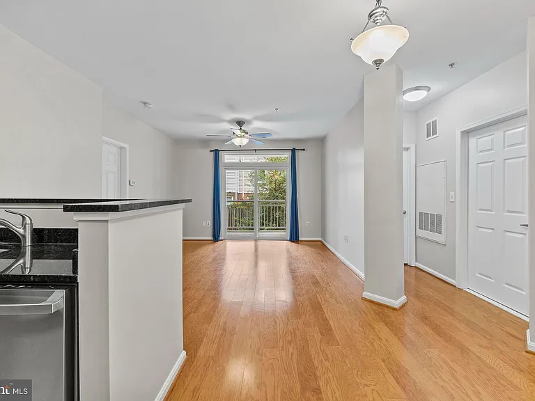 801 S Greenbrier St #215 — Photo 14