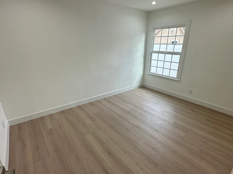 17735 Ludlow St — Photo 21
