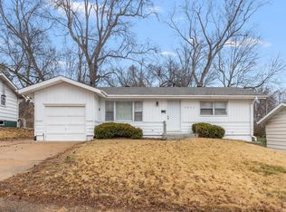 1011 Renshaw Dr, Saint Louis, MO 63135