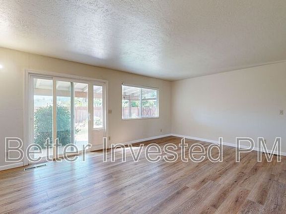 4th image of 381 Zinfandel Dr