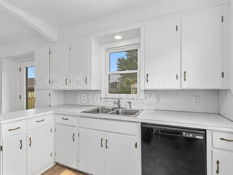 105 Morning Glory St SW — Photo 6