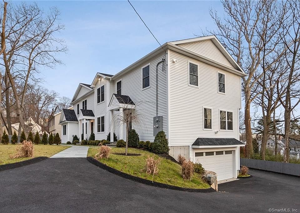 1st image of 20 Lower Rocks Ln