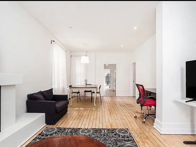 208 Clarence St #1 — Photo 14