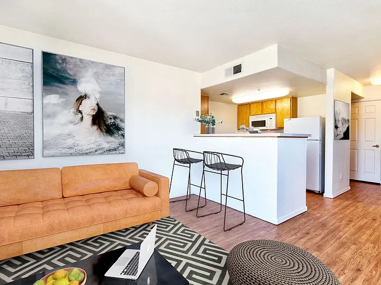 Skyline Apartments — Photo 11