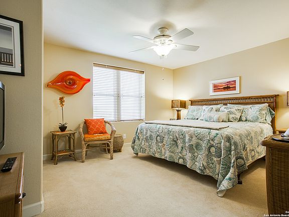 5th image of 1107 E Eleventh St #112