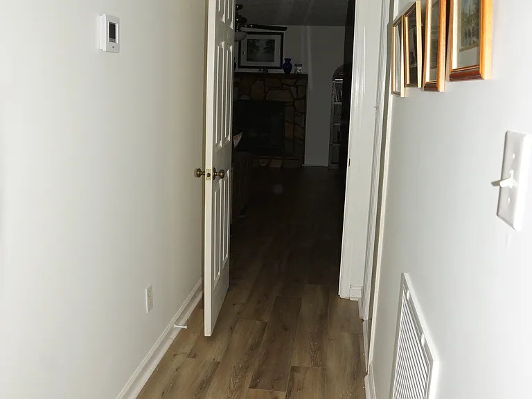 815 Ashwood Dr — Photo 3