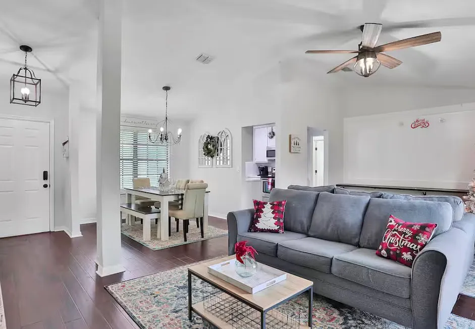 3 bed, 1332 sqft, $1,925 — Photo 3