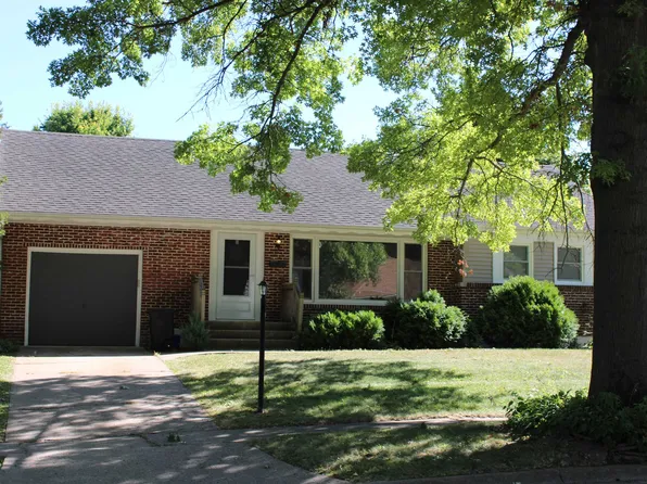 2715 Oak Grove Ln, Rockford, IL 61108