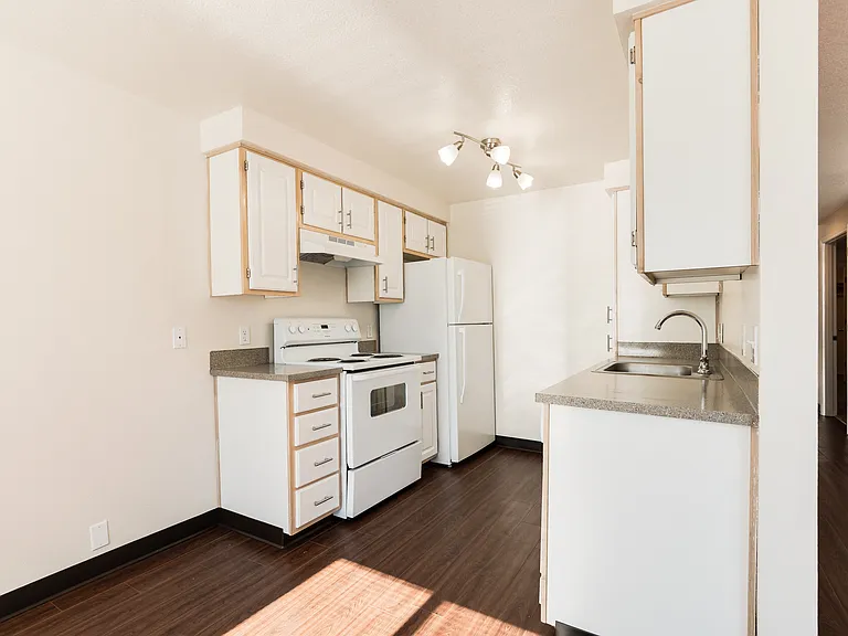 Park Avenue Village Apartments — Photo 13