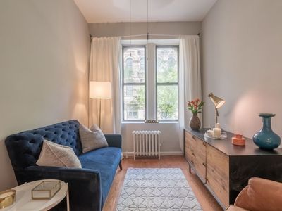 206 E 7th St APT 2, New York, NY, 10009