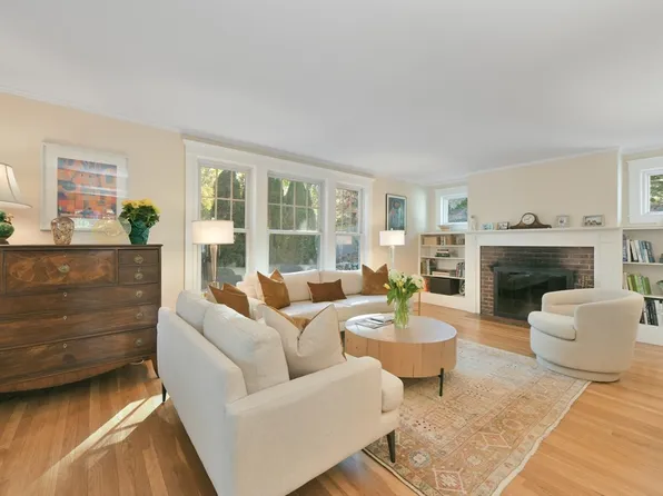 34 Hillside Ter, Belmont, MA 02478