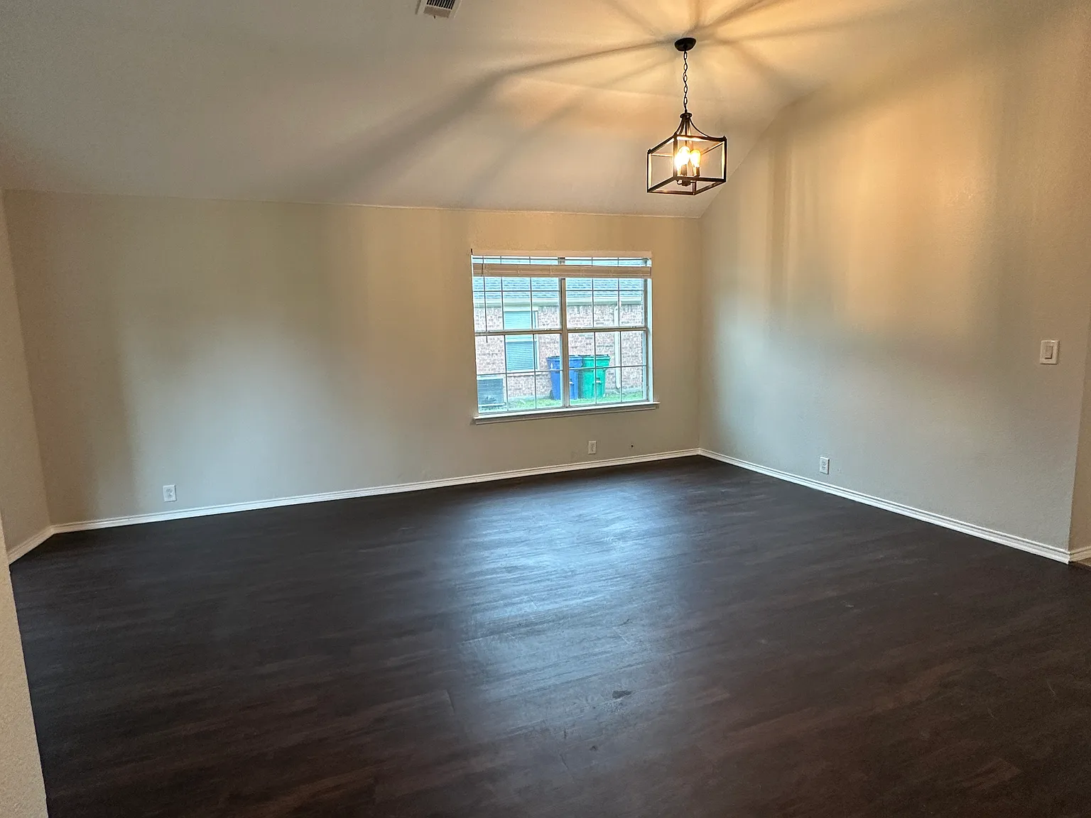 3 bed, 1899 sqft, $2,425 — Photo 4