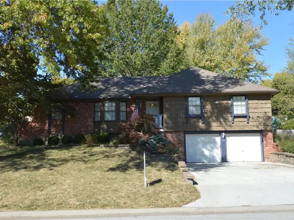 416 SW Sunset Dr, Lees Summit, MO 64081