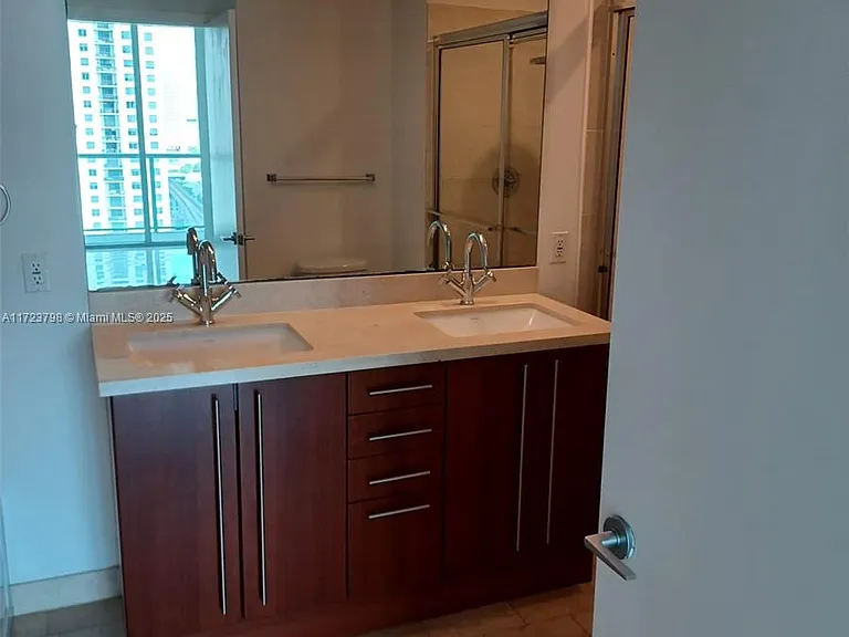 79 SW 12th St #1003 — Photo 14