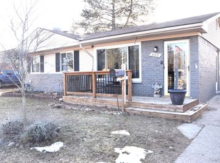 903 Emma Dr, Holly, MI